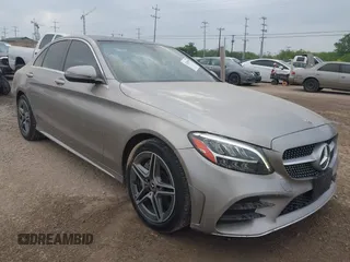 2020 Mercedes-Benz C 300 z VIN 55SWF8EB3LU328034, wystawiony jako IAAI lot #42269199 z przebiegiem 61 909 mil mil oraz . Historia ofert i sprzedaży dostępna na DreamBid. Obrazek 1.