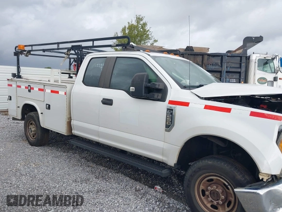 2017 Ford F-250 XL with VIN 1FD7X2B6XHEE15151, listed as a IAAI auction lot 42161769 with 293,798 mi miles and . Bid and sale history available at DreamBid. Image 13.