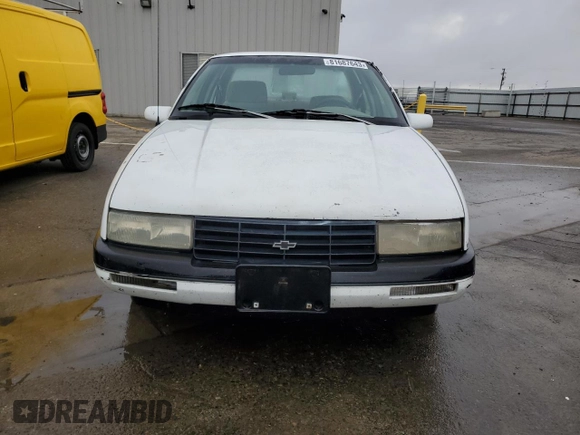 1993 Chevrolet Corsica LT z VIN 1G1LT53T4PY262289, wystawiony jako Copart lot #81687643 z przebiegiem 236 597 mil mil oraz Czysty tytuł • Clean title. Historia ofert i sprzedaży dostępna na DreamBid. Obrazek 5.