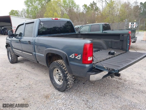 2006 Chevrolet Silverado 2500HD LT1 with VIN 1GCHK23U86F181748, listed as a IAAI auction lot 41794661 with NaN miles. Bid and sale history available at carsss.com. Image 3.
