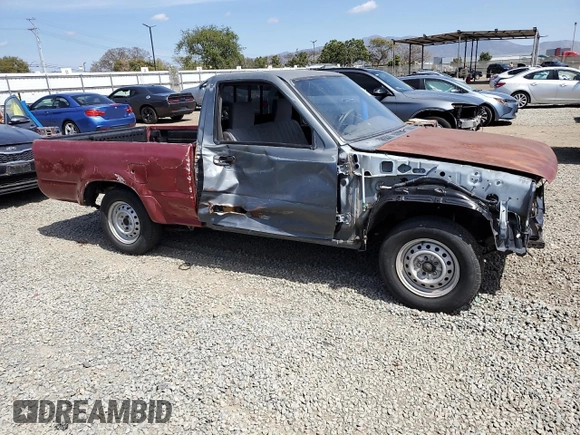 1993 Toyota Pickup z VIN 4TARN81A8PZ090398, wystawiony jako Copart lot #50452745 z przebiegiem Nie podano mil oraz Szkoda całkowita • Salvage title. Historia ofert i sprzedaży dostępna na DreamBid. Obrazek 4.