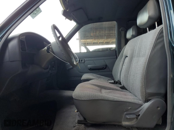 1994 Toyota Pickup z VIN JT4VN93D8R5042135, wystawiony jako Copart lot #45686625 z przebiegiem 139 784 mil mil oraz Szkoda całkowita • Salvage title. Historia ofert i sprzedaży dostępna na DreamBid. Obrazek 7.