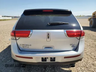 2013 Lincoln MKX z VIN 2LMDJ8JK1DBL36192, wystawiony jako Copart lot #56359355 z przebiegiem 132 913 mil mil oraz Szkoda całkowita • Salvage title. Historia ofert i sprzedaży dostępna na DreamBid. Obrazek 6.