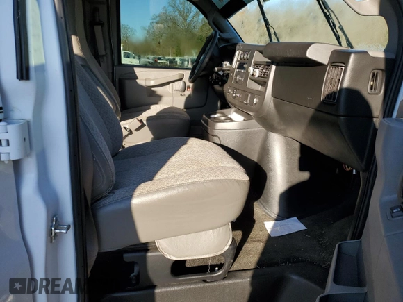 2018 Chevrolet Express Passenger LT with VIN 1GAZGPFG3J1253205, listed as a Copart auction lot 87235434 with Not provided miles and Salvage title. Bid and sale history available at DreamBid. Image 5.