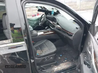 2024 Cadillac Escalade Luxury z VIN 1GYS4AKLXRR116951, wystawiony jako IAAI lot #42007285 z przebiegiem 46 101 mil mil oraz . Historia ofert i sprzedaży dostępna na DreamBid. Obrazek 5.
