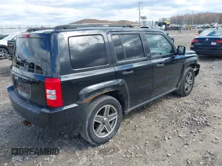 2008 Jeep Patriot Sport with VIN 1J8FF28WX8D775464, listed as a IAAI auction lot 42042232 with 158,428 mi miles and . Bid and sale history available at carsss.com. Image 4.