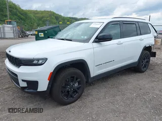 2024 Jeep Grand Cherokee Altitude z VIN 1C4RJKAG7R8607555, wystawiony jako IAAI lot #42162453 z przebiegiem 14 802 mil mil oraz . Historia ofert i sprzedaży dostępna na DreamBid. Obrazek 18.