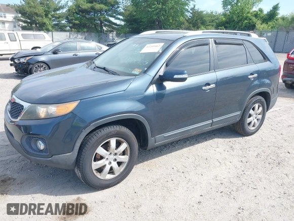 2011 Kia Sorento LX with VIN 5XYKT4A27BG085049, listed as a IAAI auction lot 42249462 with 218,039 mi miles and . Bid and sale history available at DreamBid. Image 2.