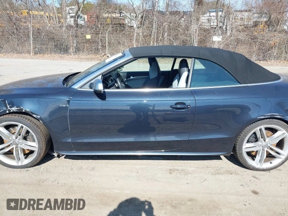 2012 Audi S5 Premium Plus z VIN WAUCGAFH4CN004360, wystawiony jako IAAI lot #41742130 z przebiegiem 106 929 mil mil oraz . Historia ofert i sprzedaży dostępna na DreamBid. Obrazek 13.