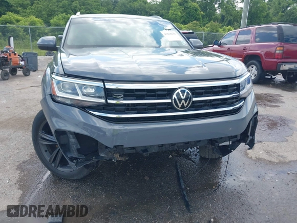 2021 Volkswagen Atlas SE with VIN 1V2PE2CA2MC207444, listed as a IAAI auction lot 42268653 with 70,202 mi miles and . Bid and sale history available at DreamBid. Image 6.