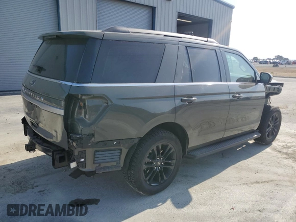 2024 Ford Expedition XLT with VIN 1FMJU1H83REA15709, listed as a Copart auction lot 59354535 with 5,135 mi miles and Salvage title. Bid and sale history available at DreamBid. Image 3.