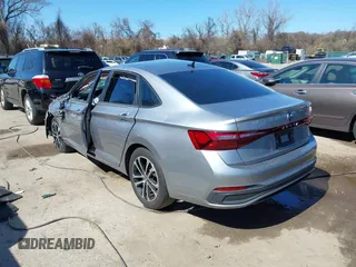 2025 Volkswagen Jetta Sport с VIN 3VWBX7BU8SM009474, выставлен на аукционе IAAI как лот 41904378 с пробегом 5 508 миль миль и . История ставок и продаж доступна на DreamBid. Изображение 3.