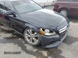 2017 Mercedes-Benz C 300 z VIN 55SWF4JB1HU217102, wystawiony jako IAAI lot #42194342 z przebiegiem 78 724 mil mil oraz . Historia ofert i sprzedaży dostępna na DreamBid. Obrazek 6.