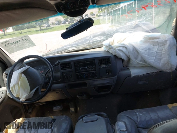 2000 Ford Excursion XLT with VIN 1FMNU41S3YEA00991, listed as a IAAI auction lot 42389475 with 233,665 mi miles and . Bid and sale history available at DreamBid. Image 5.
