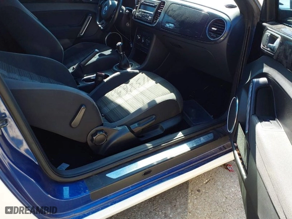 2012 Volkswagen Beetle 2.0T Turbo PZEV with VIN 3VW4A7AT6CM648540, listed as a IAAI auction lot 41326503 with 118,929 mi miles. Bid and sale history available at carsss.com. Image 5.