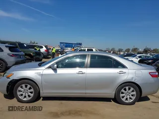 2008 Toyota Camry z VIN 4T1BB46K48U057742, wystawiony jako IAAI lot #42334365 z przebiegiem 210 090 mil mil oraz . Historia ofert i sprzedaży dostępna na DreamBid. Obrazek 14.