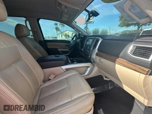 2016 Nissan Titan Platinum Reserve z VIN 1N6BA1F26GN512666, wystawiony jako Copart lot #84673544 z przebiegiem 120 182 mil mil oraz Czysty tytuł • Clean title. Historia ofert i sprzedaży dostępna na DreamBid. Obrazek 5.