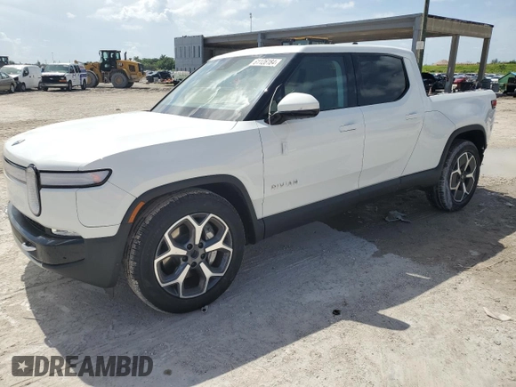 2023 Rivian R1T Adventure z VIN 7FCTGBAA5PN028668, wystawiony jako Copart lot #61126184 z przebiegiem 2337 mil mil oraz Szkody całkowita. Historia ofert i sprzedaży dostępna na DreamBid. Obrazek 1.
