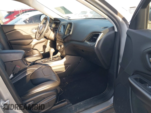 2019 Jeep Cherokee Latitude Plus with VIN 1C4PJLLB7KD128600, listed as a IAAI auction lot 41762380 with 44,740 mi miles. Bid and sale history available at carsss.com. Image 5.