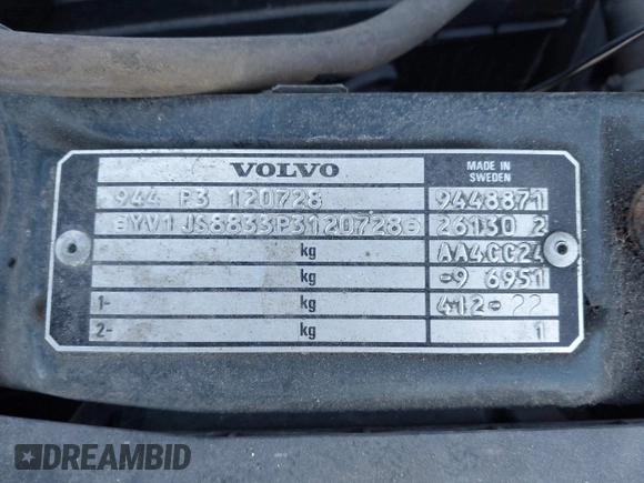 1993 Volvo 900 GLS z VIN YV1JS8833P3120728, wystawiony jako IAAI lot #41766825 z przebiegiem 144 552 mil mil oraz . Historia ofert i sprzedaży dostępna na DreamBid. Obrazek 9.