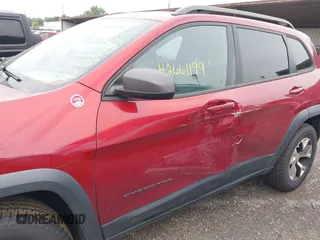 2015 Jeep Cherokee Trailhawk with VIN 1C4PJMBS6FW575517, listed as a IAAI auction lot 42661199 with 299,166 mi miles and . Bid and sale history available at DreamBid. Image 6.