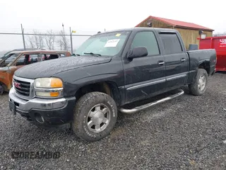 2005 GMC Sierra 1500 SLT z VIN 2GTEK13T351137747, wystawiony jako IAAI lot #41912153 z przebiegiem 247 344 mil mil oraz . Historia ofert i sprzedaży dostępna na DreamBid. Obrazek 17.