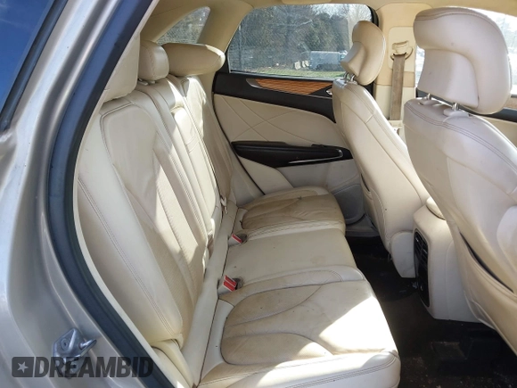 2015 Lincoln MKC z VIN 5LMCJ1A93FUJ26649, wystawiony jako IAAI lot #41832976 z przebiegiem 215 692 mil mil oraz . Historia ofert i sprzedaży dostępna na DreamBid. Obrazek 8.