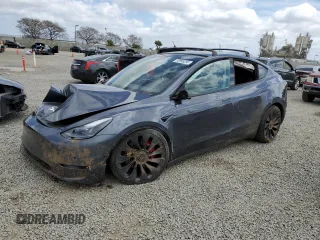 2022 Tesla Model Y Performance z VIN 7SAYGDEF9NF464550, wystawiony jako Copart lot #50999255 z przebiegiem 49 192 mil mil oraz Szkoda całkowita • Salvage title. Historia ofert i sprzedaży dostępna na DreamBid. Obrazek 1.