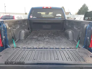 2015 GMC Sierra 2500HD SLT z VIN 1GT12ZE84FF574009, wystawiony jako IAAI lot #41048785 z przebiegiem 167 845 mil mil oraz . Historia ofert i sprzedaży dostępna na DreamBid. Obrazek 18.