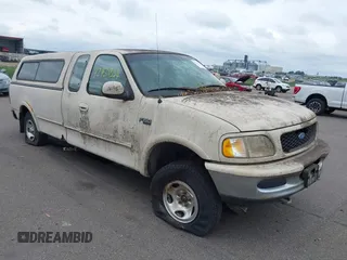 1997 Ford F-150 XL с VIN 1FTDX186XVKA16360, выставлен на аукционе IAAI как лот 42431854 с пробегом 254 944 миль миль и . История ставок и продаж доступна на DreamBid. Изображение 1.
