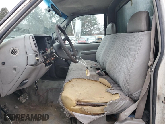 2001 GMC Sierra 1500 with VIN 3GDKC34GX1M100674, listed as a Copart auction lot 43498685 with 140,259 mi miles and Salvage Title. Bid and sale history available at DreamBid. Image 7.