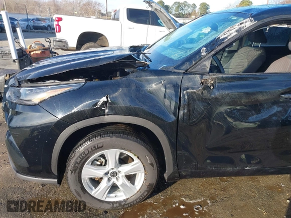 2023 Toyota Highlander L z VIN 5TDKDRAH6PS505375, wystawiony jako IAAI lot #41662089 z przebiegiem 9 700 mil mil oraz . Historia ofert i sprzedaży dostępna na DreamBid. Obrazek 6.