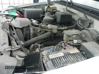 1998 Chevrolet Silverado 1500 z VIN 2GBEC19R9W1215169, wystawiony jako IAAI lot #42112906 z przebiegiem 279 104 mil mil oraz . Historia ofert i sprzedaży dostępna na DreamBid. Obrazek 21.