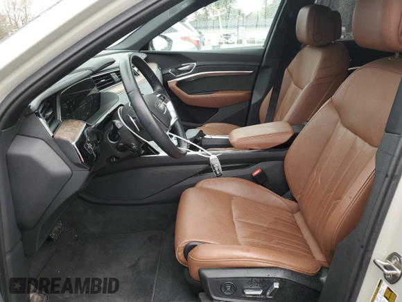 2019 Audi e-tron Prestige z VIN WA1VAAGE6KB021737, wystawiony jako Copart lot #44444585 z przebiegiem 37 227 mil mil oraz Szkody całkowita. Historia ofert i sprzedaży dostępna na DreamBid. Obrazek 7.