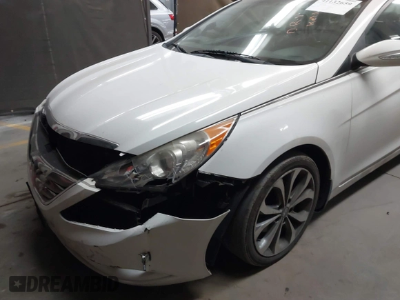 2013 Hyundai Sonata Limited with VIN 5NPEC4ABXDH616673, listed as a IAAI auction lot 41132659 with 170,958 mi miles and . Bid and sale history available at carsss.com. Image 6.