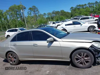 2010 Mercedes-Benz E 350 Luxury z VIN WDDHF5GB9AA048636, wystawiony jako IAAI lot #42151413 z przebiegiem 174 727 mil mil oraz . Historia ofert i sprzedaży dostępna na DreamBid. Obrazek 13.