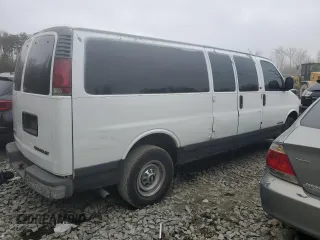2002 Chevrolet Express with VIN 1GAHG39RX21192437, listed as a Copart auction lot 49140035 with 195,434 mi miles and Salvage Title. Bid and sale history available at carsss.com. Image 3.