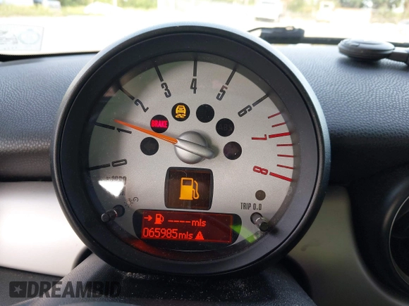 2011 MINI Hardtop with VIN WMWSU3C57BT184132, listed as a IAAI auction lot 42424168 with 65,985 mi miles and . Bid and sale history available at DreamBid. Image 7.