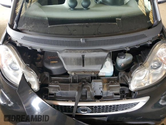 2013 Smart fortwo Passion z VIN WMEEJ9AA2DK673558, wystawiony jako Copart lot #50930415 z przebiegiem Nie podano mil oraz Tytuł czysty. Historia ofert i sprzedaży dostępna na DreamBid. Obrazek 11.