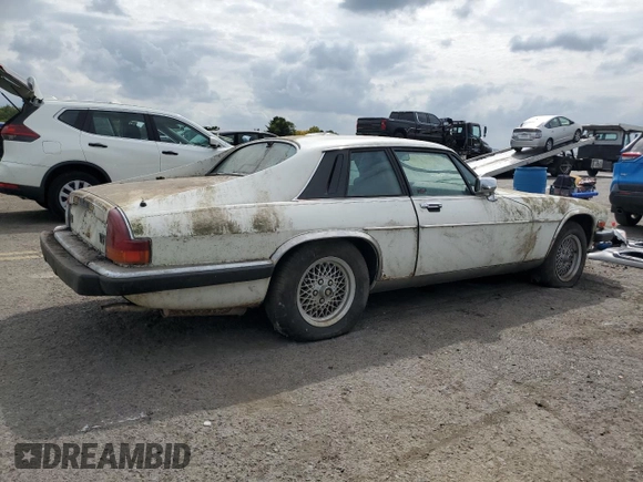 1989 Jaguar XJS z VIN SAJNY584XKC161154, wystawiony jako Copart lot #70912984 z przebiegiem 65 188 mil mil oraz Czysty tytuł • Clean title. Historia ofert i sprzedaży dostępna na DreamBid. Obrazek 3.