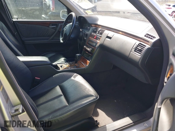 2002 Mercedes-Benz E-Class with VIN WDBJF82J02X070968, listed as a IAAI auction lot 41352216 with 91,704 mi miles. Bid and sale history available at carsss.com. Image 5.