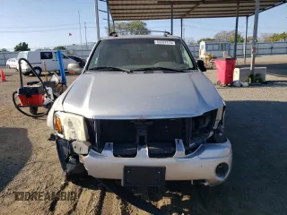 2004 GMC Envoy SLE z VIN 1GKDS13S842182799, wystawiony jako Copart lot #55553774 z przebiegiem 216 710 mil mil oraz Szkoda całkowita • Salvage title. Historia ofert i sprzedaży dostępna na DreamBid. Obrazek 5.