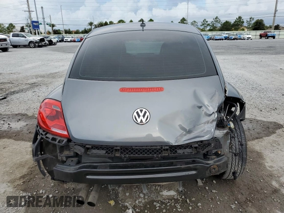 2014 Volkswagen Beetle Entry z VIN 3VWF17AT2EM642942, wystawiony jako Copart lot #60241445 z przebiegiem 70 780 mil mil oraz Szkoda całkowita • Salvage title. Historia ofert i sprzedaży dostępna na DreamBid. Obrazek 6.