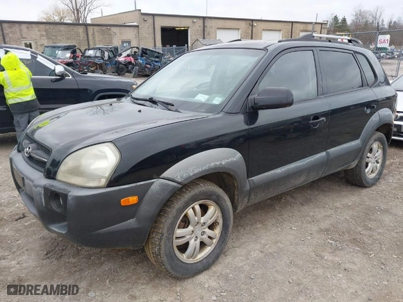 2008 Hyundai Tucson SE with VIN KM8JN72D38U767890, listed as a IAAI auction lot 41940900 with 170,080 mi miles. Bid and sale history available at carsss.com. Image 2.