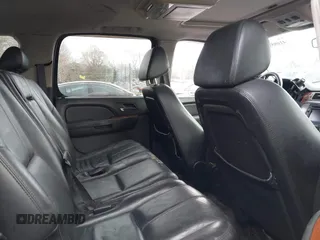 2008 GMC Yukon XL SLT 4SB z VIN 1GKFK16328J230256, wystawiony jako IAAI lot #41095902 z przebiegiem 506 991 mil mil oraz . Historia ofert i sprzedaży dostępna na DreamBid. Obrazek 8.
