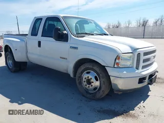 2004 Ford Super Duty F-250 XL with VIN 1FTNX20P14ED45752, listed as a IAAI auction lot 41655629 with 321,877 mi miles. Bid and sale history available at carsss.com. Image 1.
