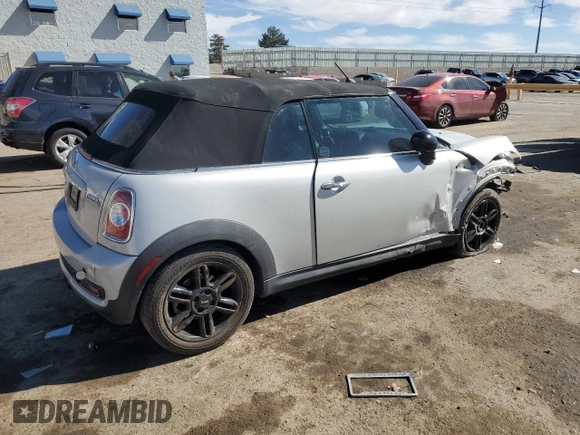 2012 MINI Convertible S z VIN WMWZP3C58CT550106, wystawiony jako Copart lot #45629035 z przebiegiem 104 851 mil mil oraz Szkoda całkowita • Salvage title. Historia ofert i sprzedaży dostępna na DreamBid. Obrazek 3.