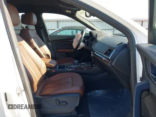 2019 Audi Q5 Premium with VIN WA1ANAFY1K2112607, listed as a IAAI auction lot 41482680 with 58,000 mi miles. Bid and sale history available at carsss.com. Image 5.
