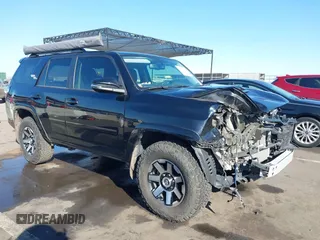 2018 Toyota 4Runner SR5 with VIN JTEBU5JR6J5501577, listed as a IAAI auction lot 40867781 with 62,769 mi miles. Bid and sale history available at carsss.com. Image 1.