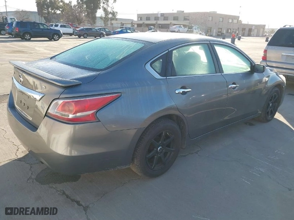 2015 Nissan Altima 2.5 S with VIN 1N4AL3AP2FN326604, listed as a IAAI auction lot 41838599 with 62,394 mi miles. Bid and sale history available at carsss.com. Image 4.